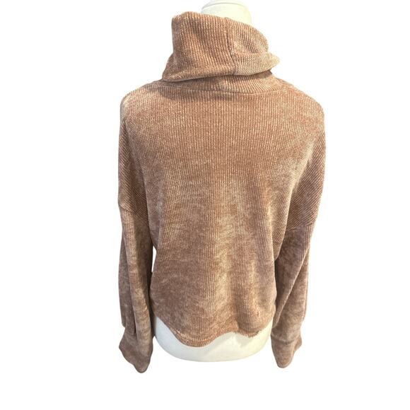 if She Loves Brown Ribbed Turtleneck - Sz. Medium - Picture 4 of 6